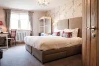 Cromwell Arms Country Pub with Rooms - parking