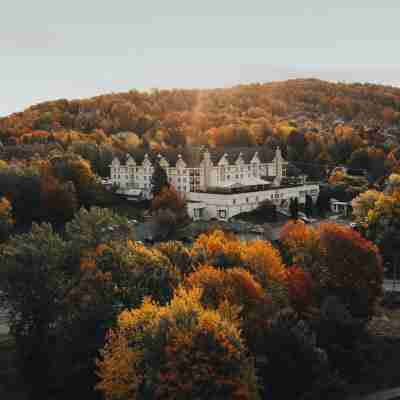 Hotel Chateau Bromont Hotel Exterior