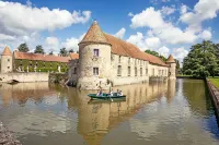 Château de Villiers-Le-Mahieu Hotels in Thoiry