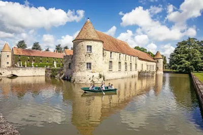 Château de Villiers le Mahieu - Les Maisons de Campagne Hôtels à : Thoiry