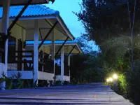 N.T. Lanta Resort Hotels near Lanta Monkey School