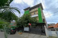 RedDoorz Plus Near Trisakti University - Pensions