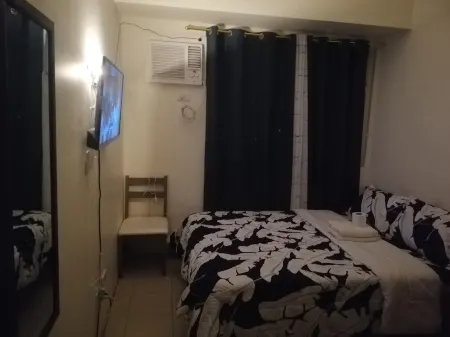 No. 24 Mack's Awesome Place + Netflix+Unliwifi Отели в г. Мандальюионг