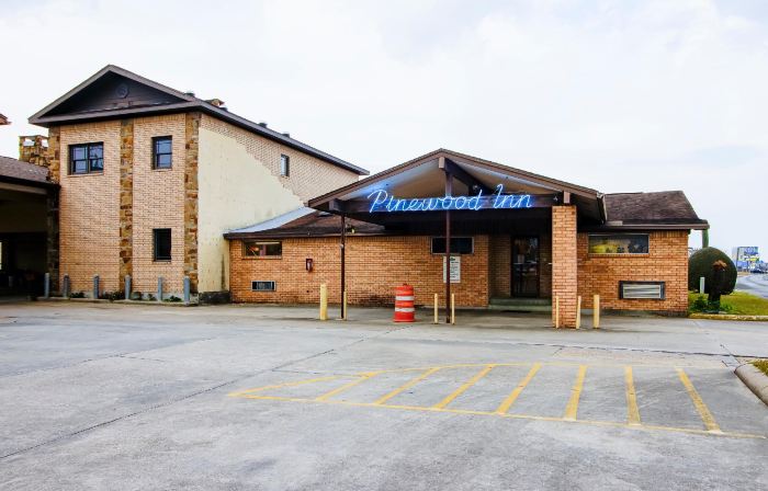 OYO Pinewood Inn & Suites Silsbee