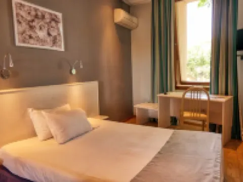 Cit'Hôtel le Louvre Orange Hotels in Orange