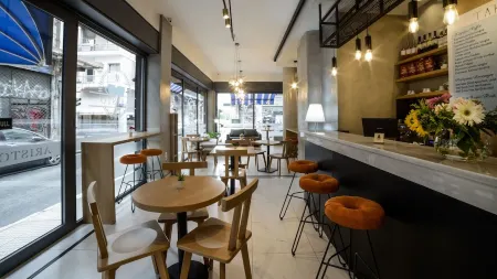 Tins Hotel City - Athens