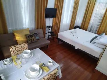 馬卡蒂河邊旅館