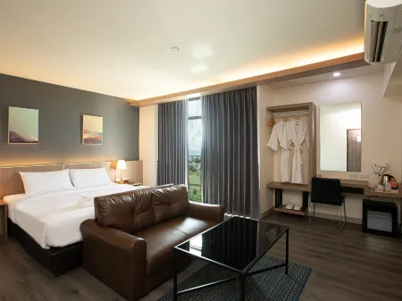 B2 Mae Sot Boutique & Budget Hotel Отели рядом с достопримечательностью «Wat Don Kaeo»