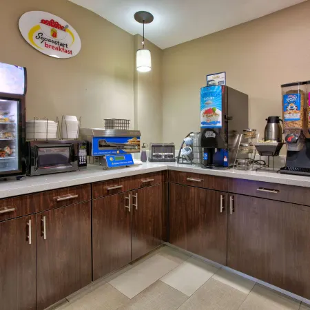 Super 8 by Wyndham Palestine TX