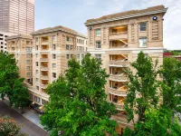 Embassy Suites by Hilton Portland Downtown Hotels near Chinatown Gateway
