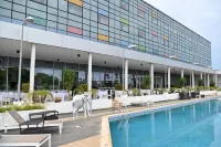 Radisson Blu Abidjan Airport - Pools