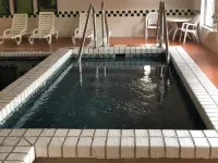 Country Inn & Suites by Radisson, Topeka West, KS - Hot Tub