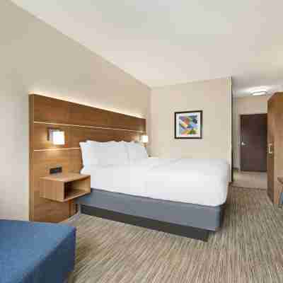 Holiday Inn Express & Suites AKRON REGIONAL AIRPORT AREA by IHG Rooms