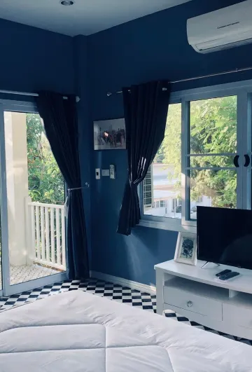 ห้องเตียงใหญ่ พร้อมวิวสวน