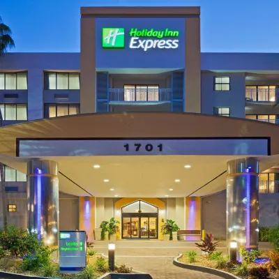 Holiday Inn Express & Suites FT. LAUDERDALE-PLANTATION by IHG Hotels near Walmart Supercenter