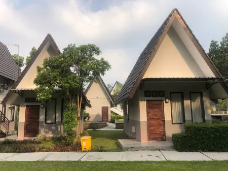 The Alit Отели в г. Моджокерто