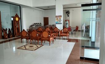 Hotel Sanjaya Inn