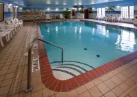 Quality Inn & Suites Near University - piscine