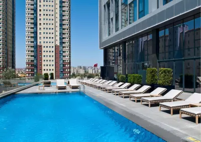Radisson Blu Hotel Istanbul Asia Отели рядом с достопримечательностью «Sanlab Simulation»