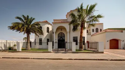 Lagoon Suites Guesthouse CC