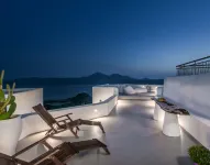 Eight Infinity Suites Отели рядом с достопримечательностью «Firopotamos Beach»