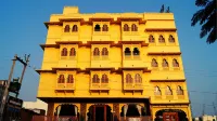 Spring Sky Udaipur By ShriGo Hotels Các khách sạn gần Sân bay Maharana Pratap