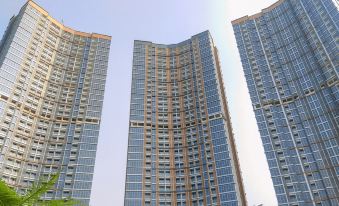 Best View 1Br Apartment at Gold Coast Pik by Travelio