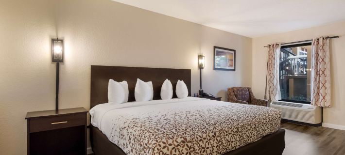 SureStay Hotel by Best Western St. Pete Clearwater Airport Отели в г. Пинеллас