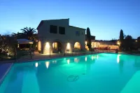 Val Baussenc, the Originals Relais Hotels in Saint-Martin-de-Crau