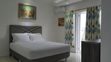 Royal Guest House Tasikmalaya Отели в г. Tawang