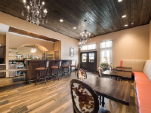 貝斯特韋斯特班德拉套房及轎車 班德拉縣酒店