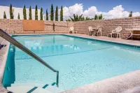 Days Inn by Wyndham Ridgecrest Near China Lake Naval Station - Swimmingpools