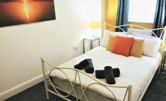 Modern Comfy 2-Bedroom Flat in St Helens