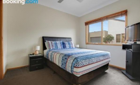 Apartments on Church - Unit 7 - Housity