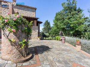 Sontuosa casa vacanze a Volterra con piscina