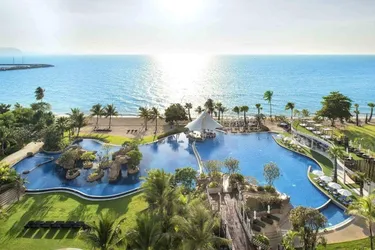 รูปภาพของWhite Sands Beachfront l 2Br Condo with Ocean View