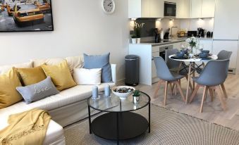 Stunning One Bedroom Apartment by Creatick