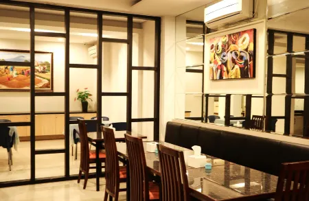 Hotel Niaga Отели в г. Bubutan