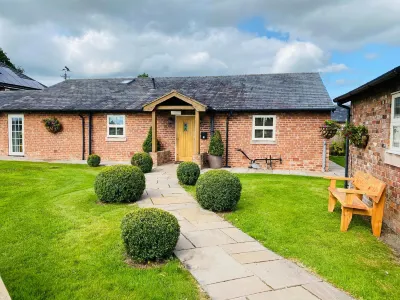 New Farm Cheshire B&B Hotels in Whitegate and Marton