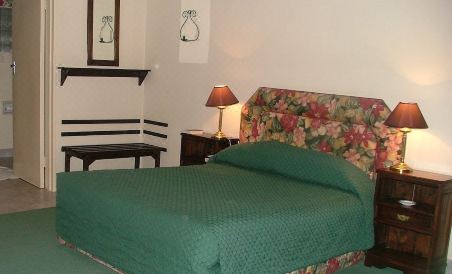 Norma Jeanes Lake View Resort - Housity