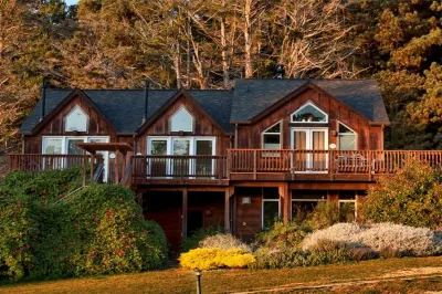 Inn at Schoolhouse Creek Hotels near Mendocino Grove