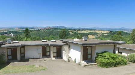 Vvf Montpeyroux Auvergne Отели в г. Бийом