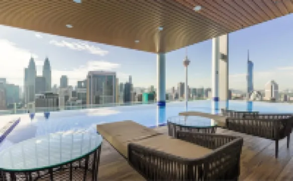 ザ コロニー & ザ ラックス, クアラルンプール バイ キャノピー ライブズ