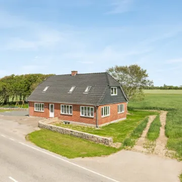 "Iina" - 13km from the Sea