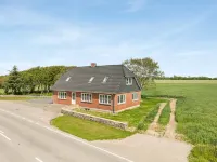 "Iina" - 13km from the Sea Hotels in Bredebro
