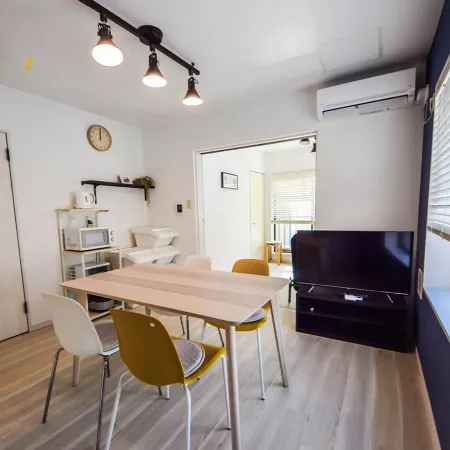 GLOCE Guest House Nagisa  5 mins from the station Отели рядом с достопримечательностью «Пляж Дзуси»