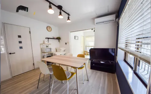 GLOCE Guest House Nagisa  5 mins from the station Hôtels à : Zushi