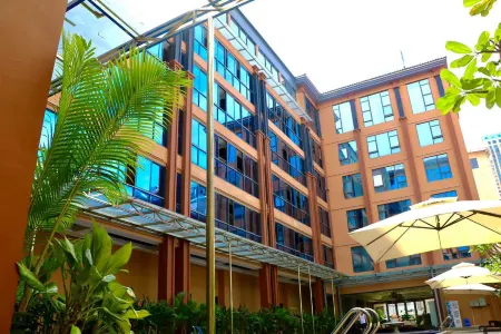 Le Chen Miiya Hotel Отели рядом с достопримечательностью «University of Management and Economic»