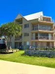 Sanctuary Beach Resort Hotel in zona Superbee Honeyworld