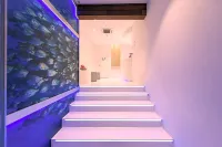 Wavia Hotel - Adults Only - parkir